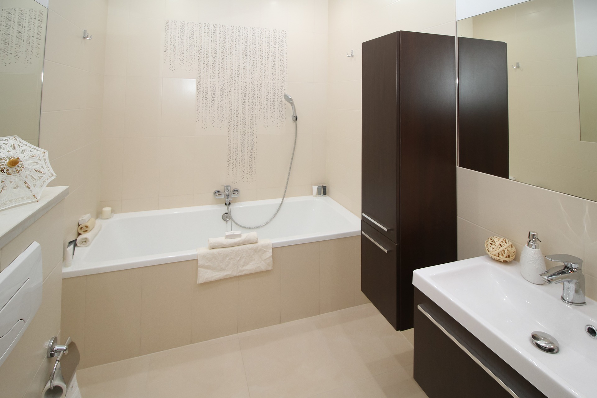 Désinfection salle de bain — bain, douche, toilette, lavabo